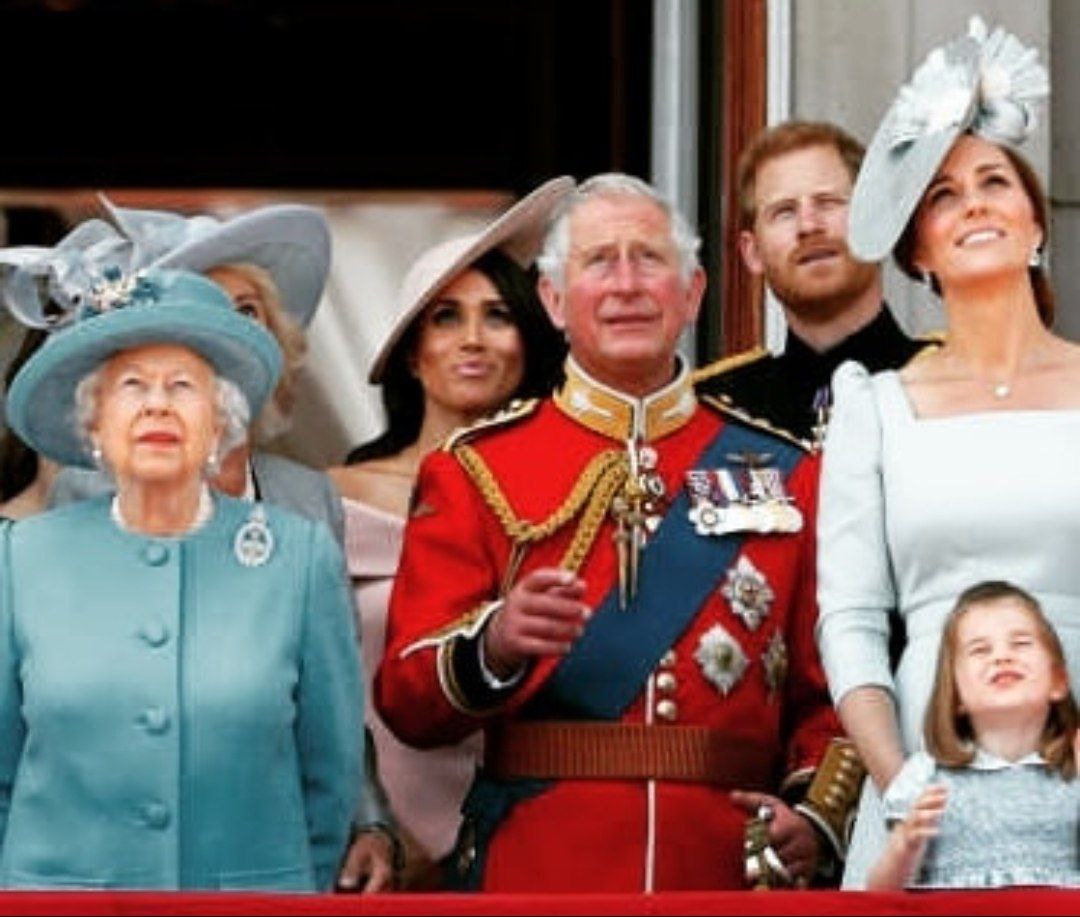 Principe Carlo positivo,  la famiglia reale trema: si teme per la Regina