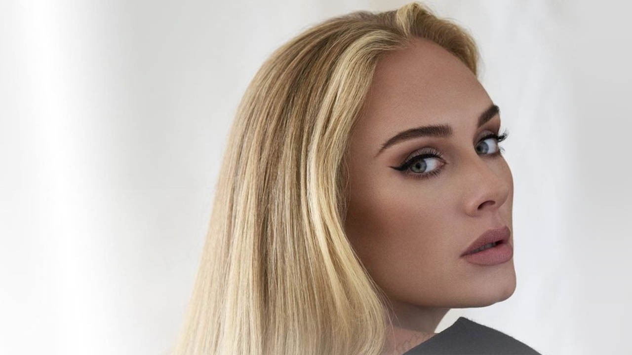 Adele nella bufera: accusata di transfobia per il discorso ai Brit Awards