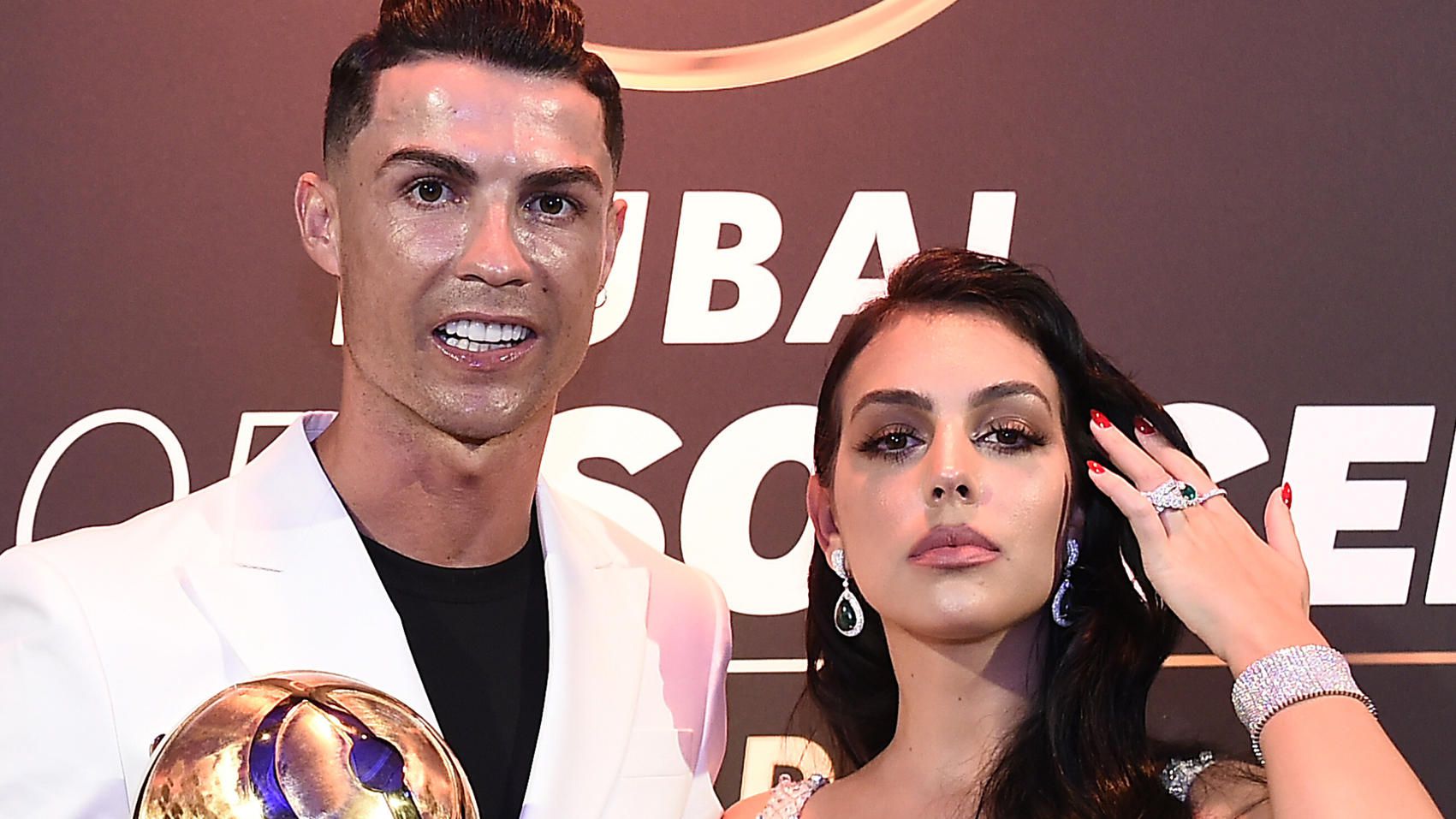 Cristiano Ronaldo, Georgina lo difende: attacco frontale al ct del Portogallo