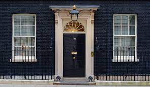 Caos nel Regno Unito: la premier Liz Truss si dimette dopo 45 giorni