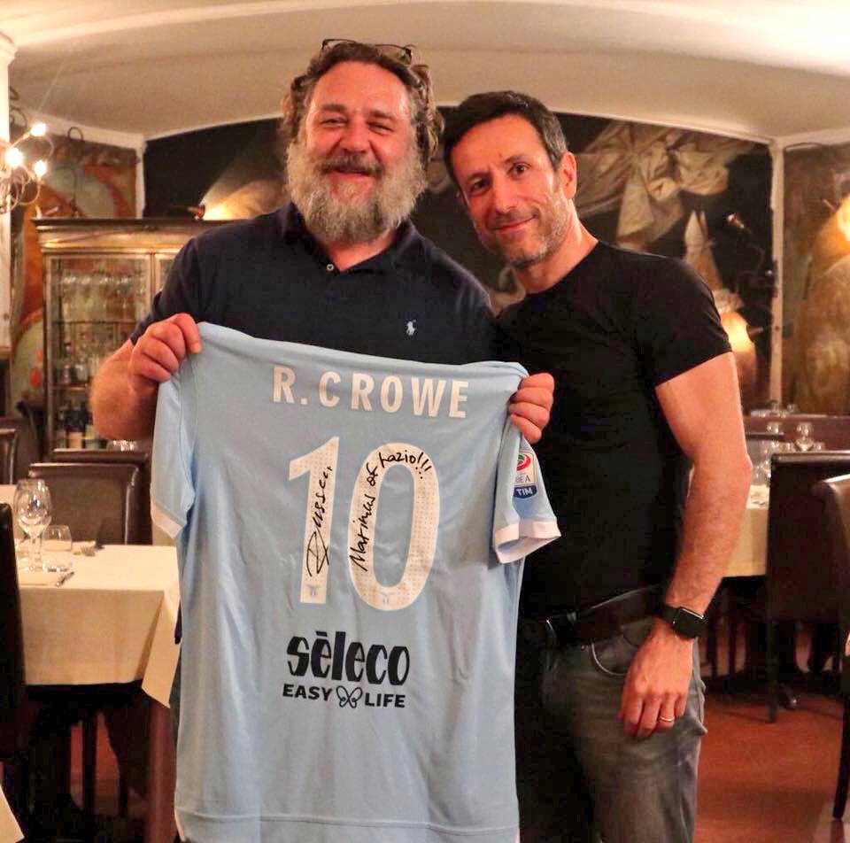 VIP | Russell Crowe ringrazia Bologna: “Ci siamo divertiti”