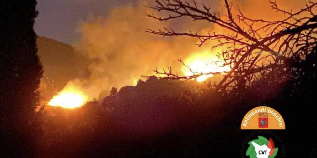 Incendio Isola d’Elba, evacuate 700 persone: la situazione
