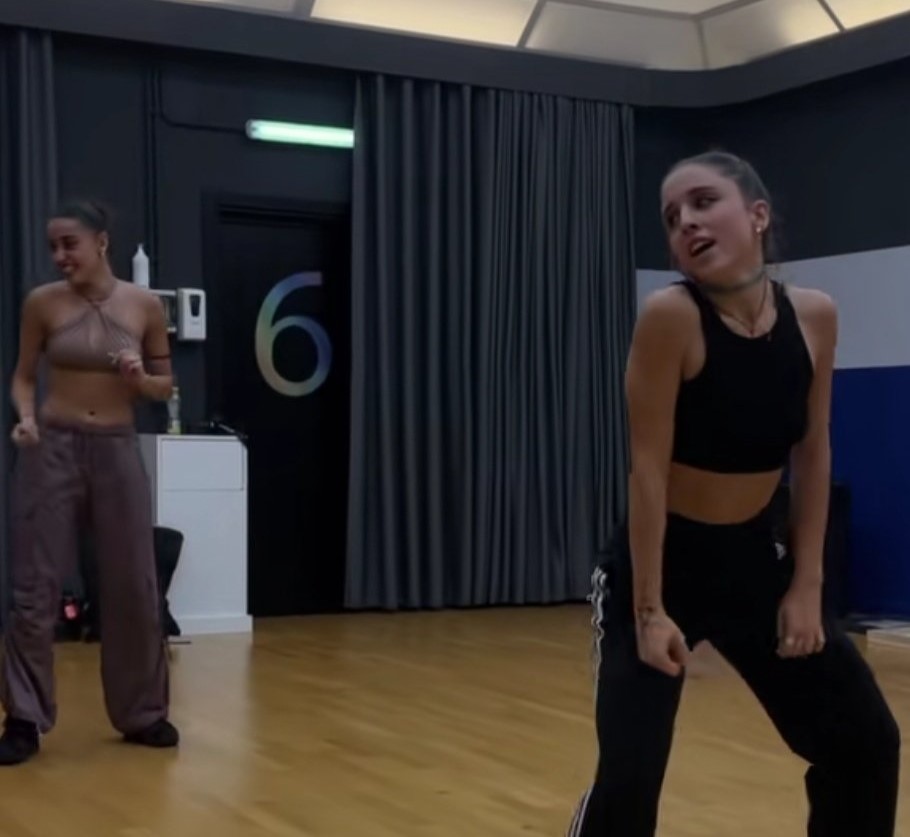 Amici 23 | Angelina Mango diventa ballerina con Giulia Stabile: il web impazzisce – VIDEO
