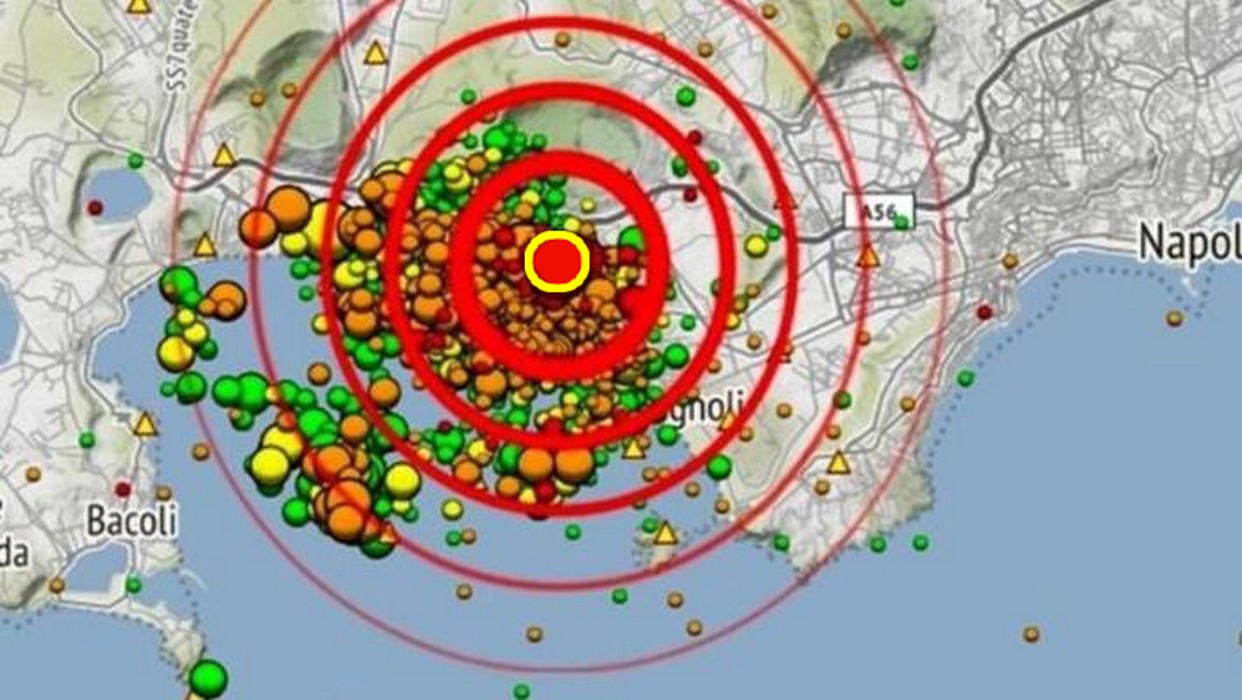 Napoli trema di nuovo | Panico per la nuova scossa di terremoto di magnitudo 4.0